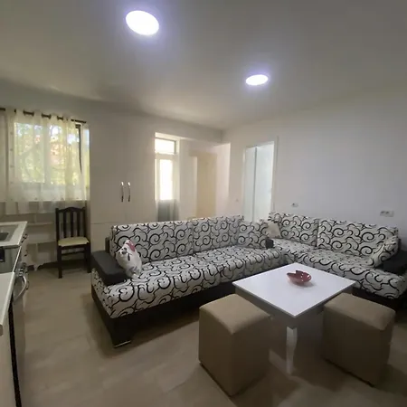 Central Stay Tirana *